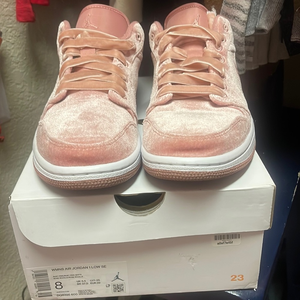 Womens Air Jordan 1 Low SE - pink velvet